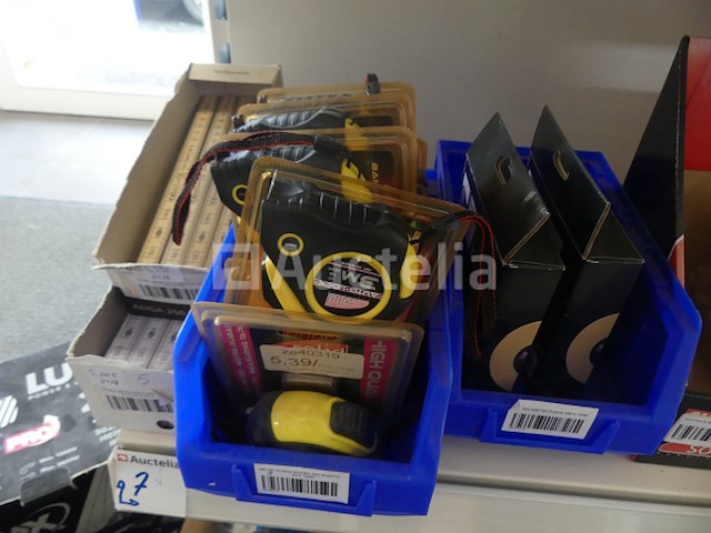 Veiligheidsbrillen, werkhandschoenen, knippers, enzovoort. - afbeelding 10 van  13