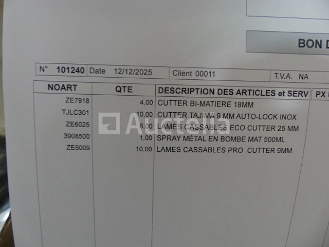 Veiligheidsbrillen, werkhandschoenen, knippers, enzovoort. - afbeelding 11 van  13