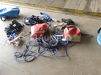 Veiligheidsharnas met accessoires - afbeelding 2 van  8