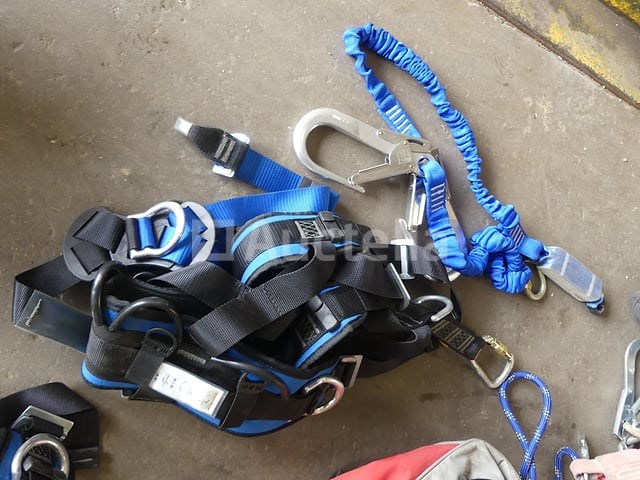 Veiligheidsharnas met accessoires - afbeelding 4 van  8