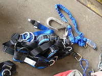 Veiligheidsharnas met accessoires - afbeelding 4 van  8
