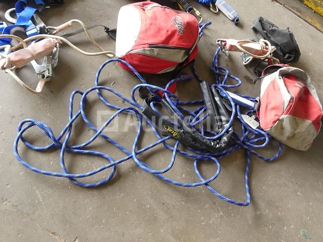 Veiligheidsharnas met accessoires - afbeelding 5 van  8