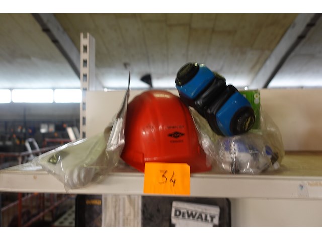 Veiligheidshelm, -bril, stofmaskers en oorbeschermers - afbeelding 1 van  1