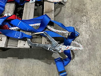 Veiligheidshelm en valbeveiliging (3x) - afbeelding 2 van  2