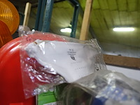 Veiligheidshelm, masker en veiligheidsbril - afbeelding 3 van  4