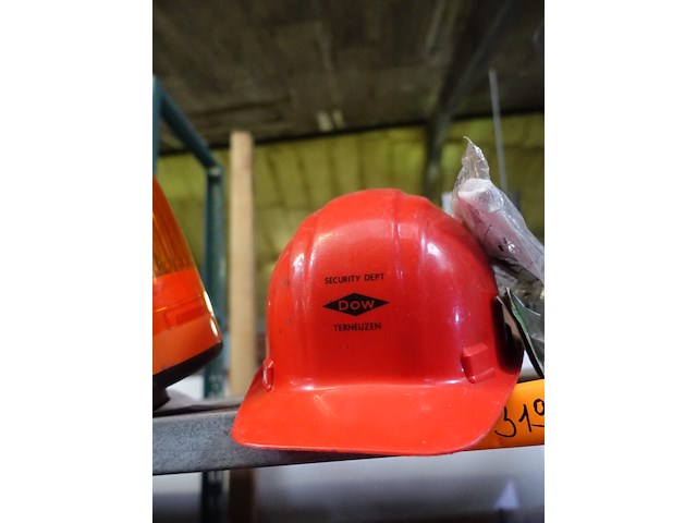 Veiligheidshelm, masker en veiligheidsbril - afbeelding 4 van  4