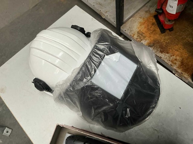 Veiligheidsschoenen en lashelm - afbeelding 3 van  6