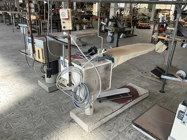 Veit perfekt hv en sw stoomstrijktafel (2x) - afbeelding 1 van  15