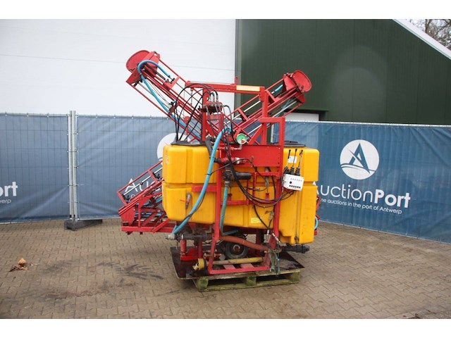 Veldspuit munckhof 800l met 12m bomen - afbeelding 1 van  1