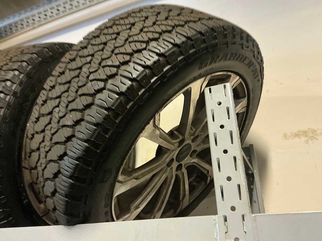 Velg met terreinband (4x) - afbeelding 1 van  4