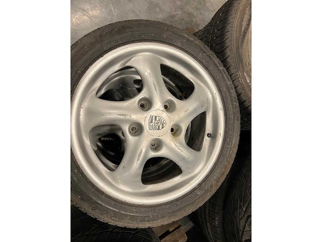 Velgen + banden porsche - afbeelding 1 van  3