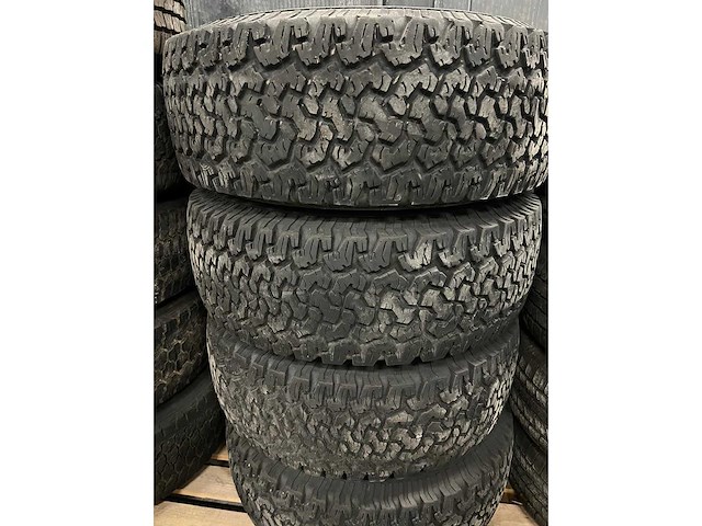 Velgen en banden hummer - afbeelding 3 van  3