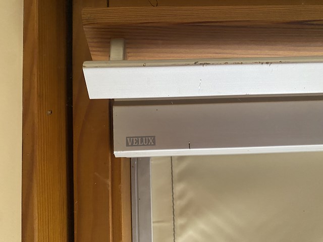 Velux met zonnescherm (zolder) - afbeelding 2 van  3