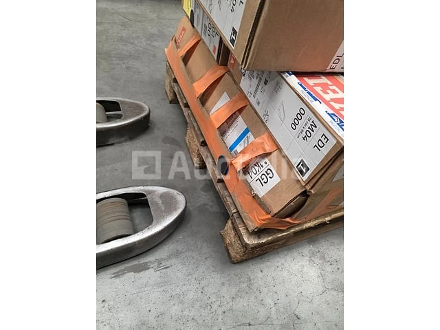 Velux mk04 kit: ggl-raam en 2 edl-armaturen – 780 × 980 mm - afbeelding 1 van  3