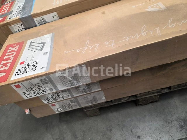 Velux mk06 set: 5 edl-fittingen en 1 sml elektrische sluiter – 780 × 1180 mm - afbeelding 1 van  3