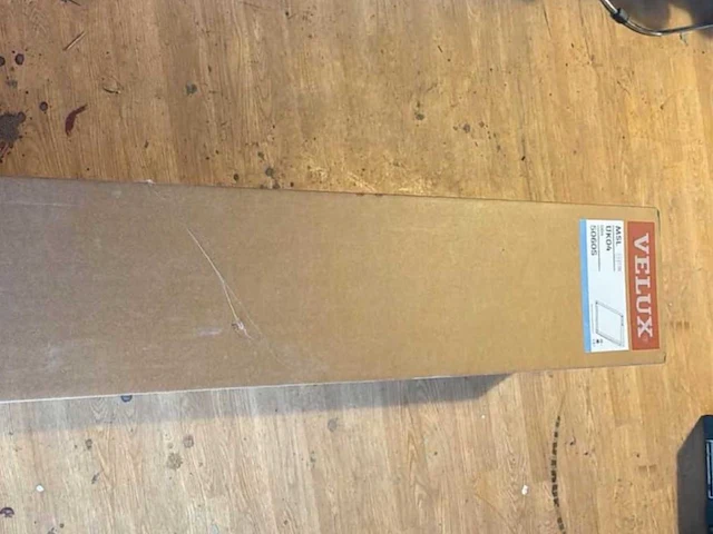 Velux msl uk04 5060s zonnescherm met zonnestroom en afstandsbediening - afbeelding 3 van  3