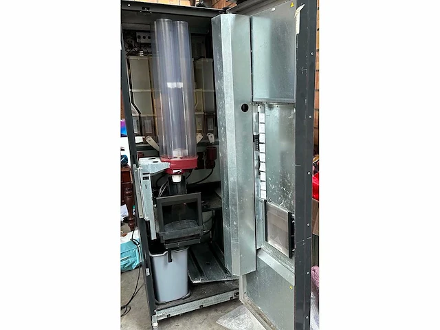 Vending machine - afbeelding 2 van  2