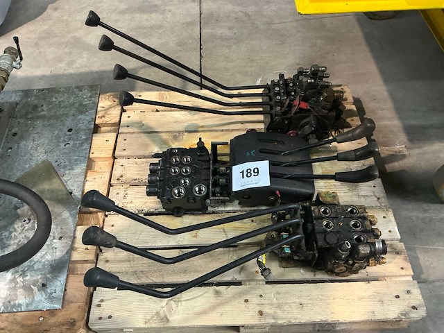 Ventielblokken voor heftruck (3x) - afbeelding 1 van  5