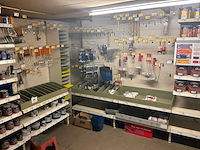 Verfborstels, rollers, plamuurmessen en verfbakjes - afbeelding 1 van  10