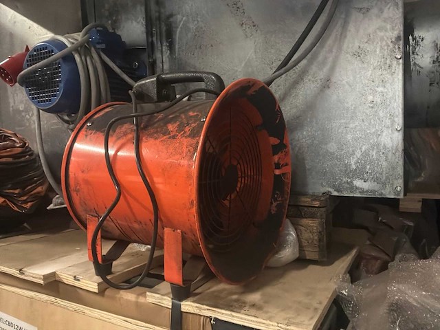 Verfspuitcabine met afzuiging - afbeelding 3 van  5