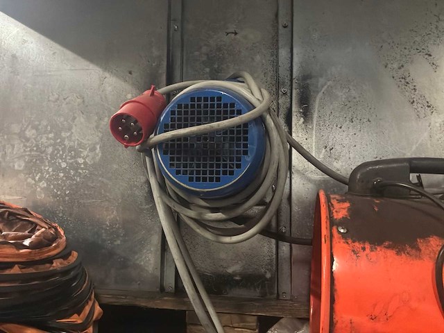 Verfspuitcabine met afzuiging - afbeelding 4 van  5