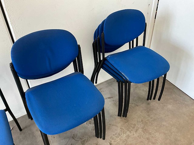 Vergaderstoelen en tafels (13x) - afbeelding 10 van  15