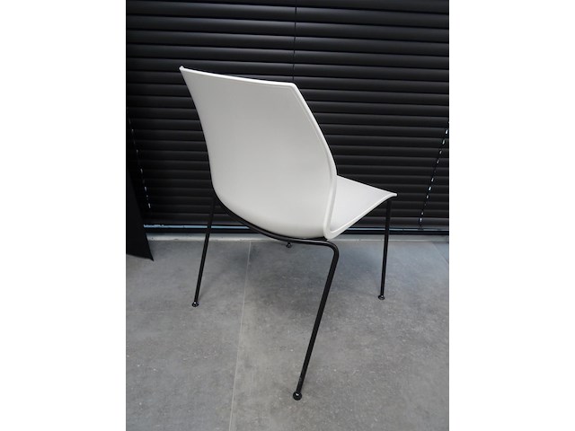 Vergadertafel + 10x kunststof designstoel kalea by kastel - afbeelding 4 van  7
