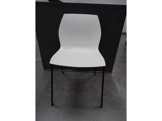 Vergadertafel + 10x kunststof designstoel kalea by kastel - afbeelding 5 van  7