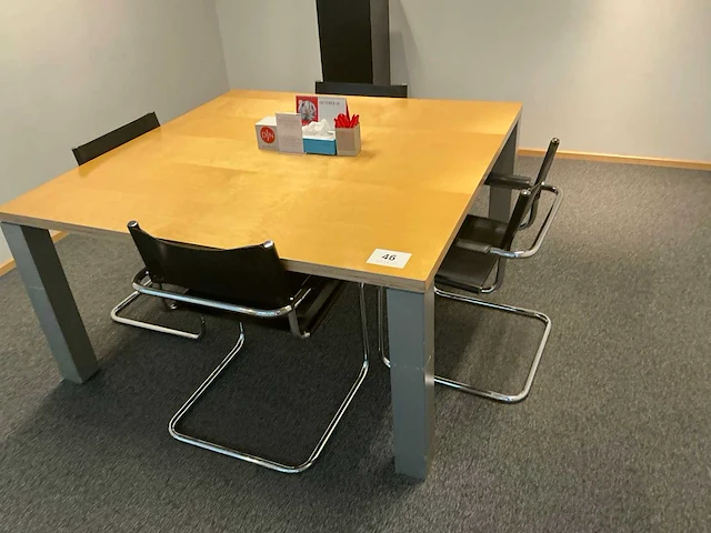 Vergadertafel + (4x) stoel - afbeelding 1 van  5