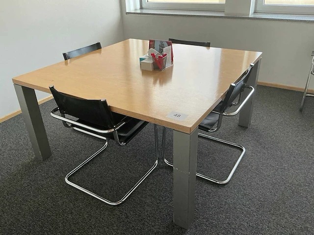 Vergadertafel + (5x) stoel - afbeelding 1 van  5