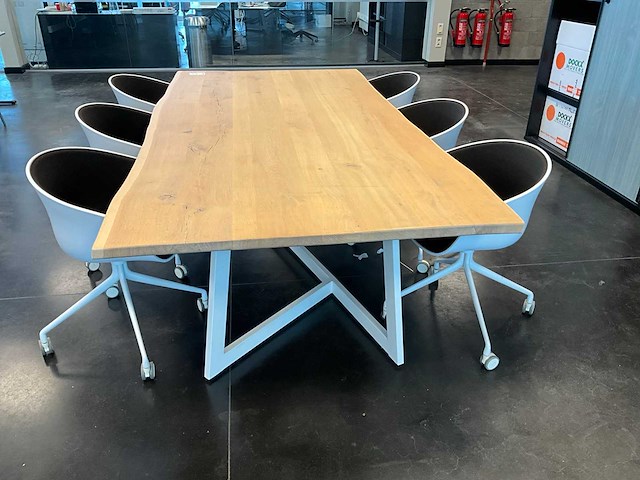 Vergadertafel (eerste verdiep) - afbeelding 1 van  4