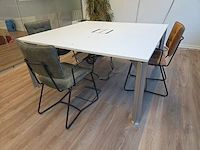 Vergadertafel met 3 design stoelen h&h bulo