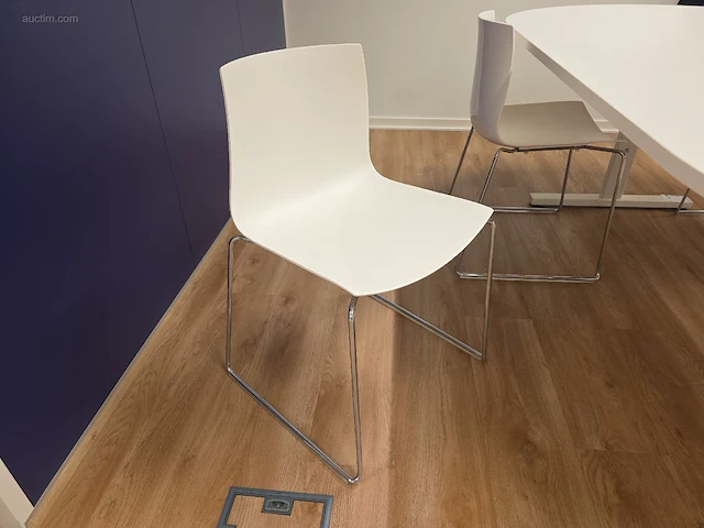 Vergadertafel met 4 design stoelen arper... - afbeelding 3 van  5