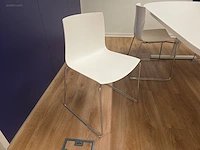 Vergadertafel met 4 design stoelen arper... - afbeelding 3 van  5