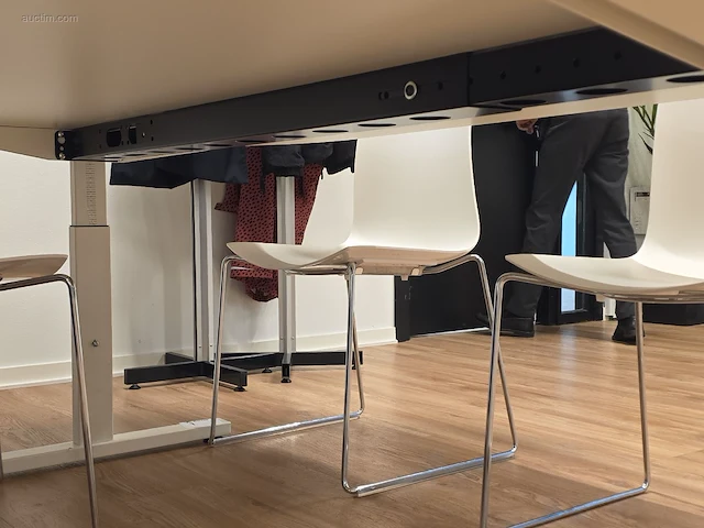 Vergadertafel met 4 design stoelen arper... - afbeelding 5 van  5