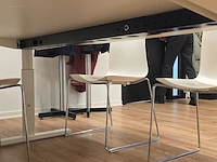 Vergadertafel met 4 design stoelen arper... - afbeelding 5 van  5