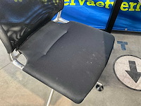 Vergadertafel met 4 vitra meda vergaderstoelen - afbeelding 2 van  13
