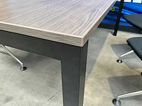 Vergadertafel met 4 vitra meda vergaderstoelen - afbeelding 4 van  13