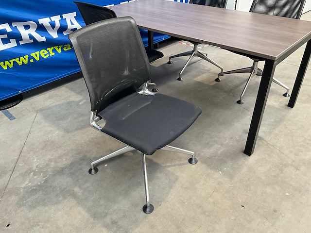 Vergadertafel met 4 vitra meda vergaderstoelen - afbeelding 6 van  13