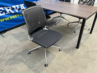 Vergadertafel met 4 vitra meda vergaderstoelen - afbeelding 6 van  13