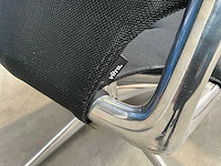 Vergadertafel met 4 vitra meda vergaderstoelen - afbeelding 8 van  13