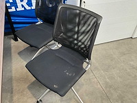 Vergadertafel met 4 vitra meda vergaderstoelen - afbeelding 12 van  13