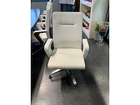 Vergadertafel met 8 zetels en bijhorende kast - afbeelding 2 van  3