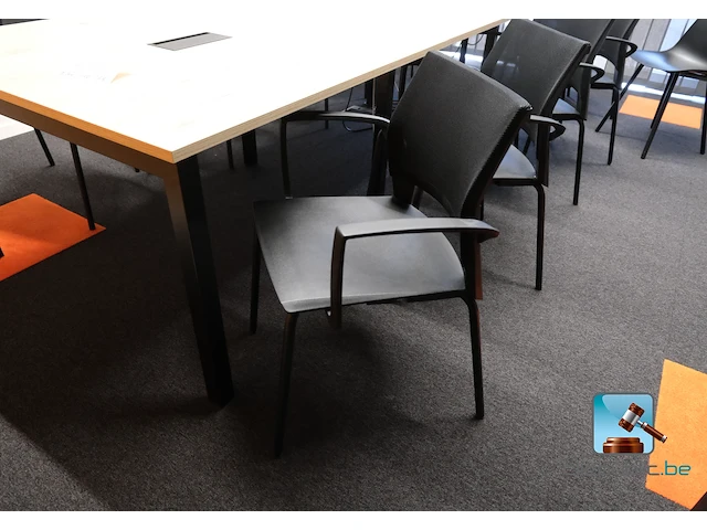 Vergadertafel met stoelen - afbeelding 6 van  12