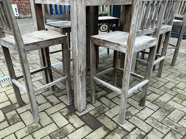 Verhoogd terrastafel met barkrukken - afbeelding 2 van  10