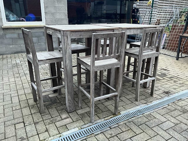 Verhoogd terrastafel met barkrukken - afbeelding 1 van  10