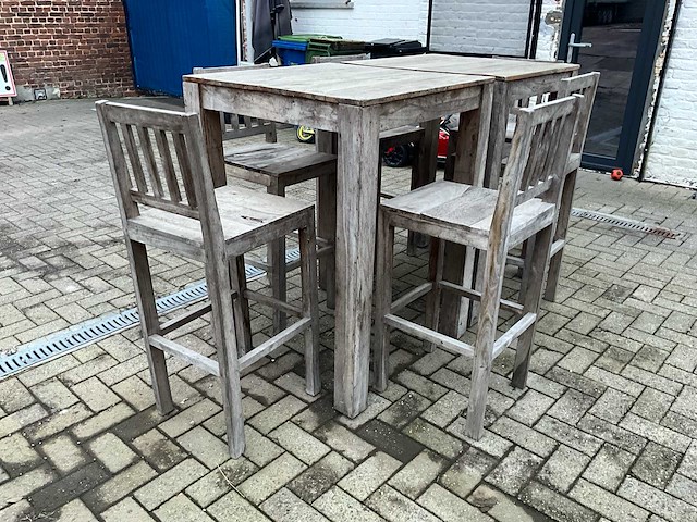 Verhoogd terrastafel met barkrukken - afbeelding 4 van  10