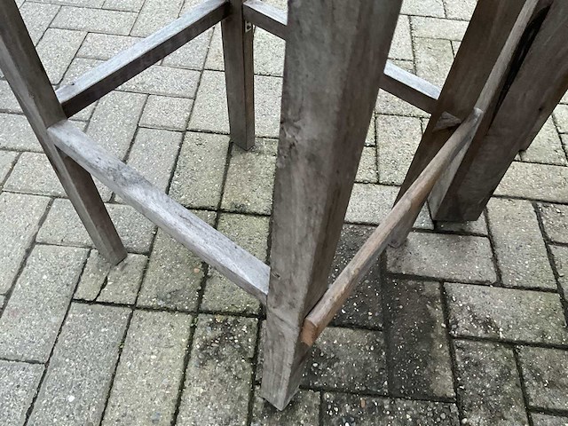 Verhoogd terrastafel met barkrukken - afbeelding 6 van  10