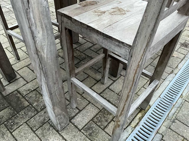 Verhoogd terrastafel met barkrukken - afbeelding 8 van  10