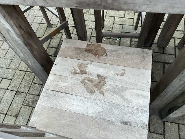 Verhoogd terrastafel met barkrukken - afbeelding 9 van  10